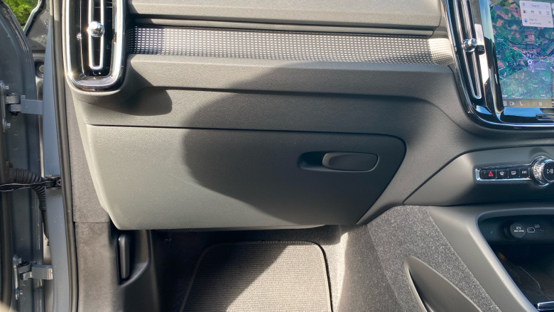 Volvo XC40 2.0 B4P Ultimate Dark 5dr Auto Petrol Estate